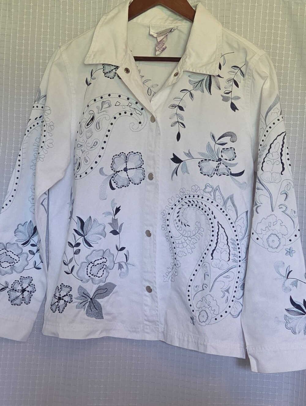 Susan Graver Embroidered White Stretch Denim Jacket Size Medium Western Snap